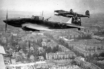 foto_vojnysovetskie-shturmoviki-il-2-iz-4-j-vozdushnoj-arm.jpg