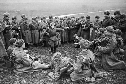 foto_vojnysyn-polka-vanya-kozlov-13-let-tancuet-v-krugu.jpg