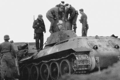 foto_vojnyvzyatie-v-plen-sovetskogo-tankista-posle-tankov.jpg