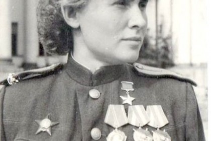 segodnya_na_frontestatya-v-gazete-7-09-1944-g-devushka.jpg