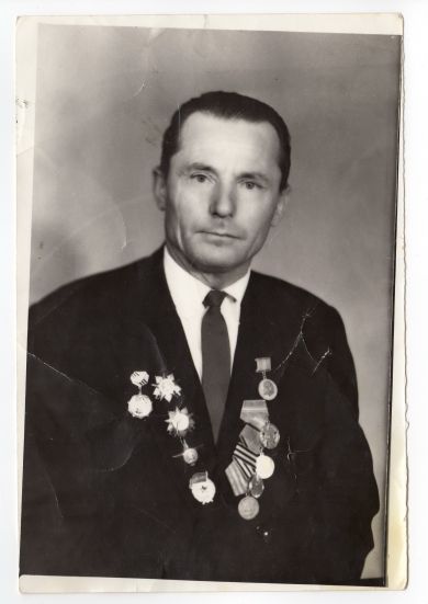 Анатолий-Данилович-НАЙТИ-СОЛДАТА.jpg