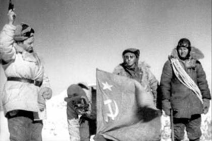 78-лет-назад-красный-флаг-взвился-над-Эльбрусом.png