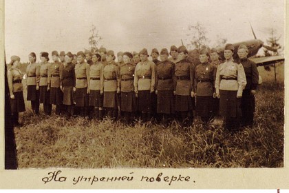 Как-в-Красной-Армии-8—марта-праздновали.jpg