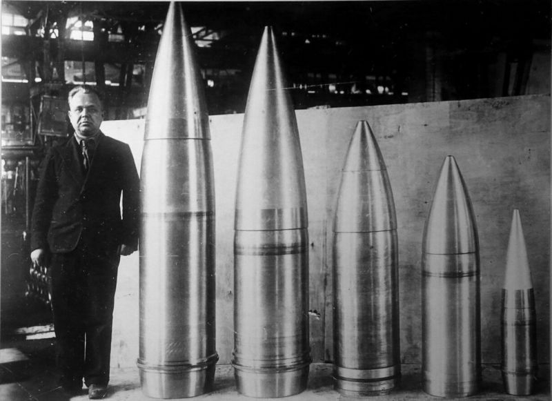 Фото дня: Снаряды для орудий калибров 406-мм, 356-мм, 305-мм, 254-мм...