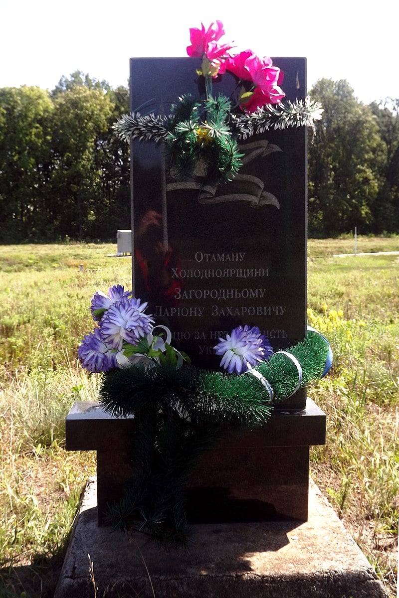 Эдуард Долинский: На фото: памятник