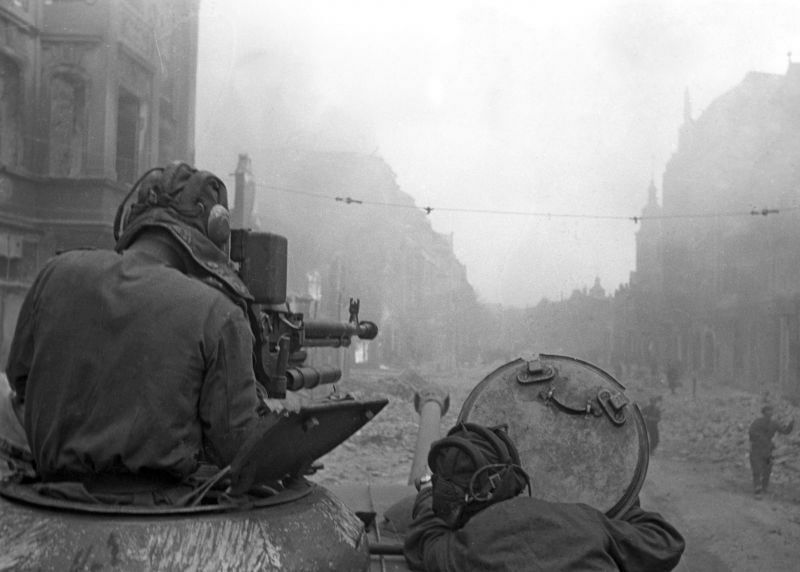 Фото дня: Советские танкисты 62-го гвардейского тяжелого...