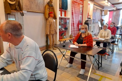 ✍-В-Зале-воинской-славы-Новгорода-прошёл-очный-этап-«Диктант.jpg