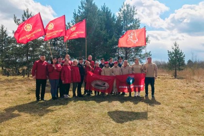 Добровольцы-Бессмертного-полка-России-и-Юнармейцы-Волховско.jpg