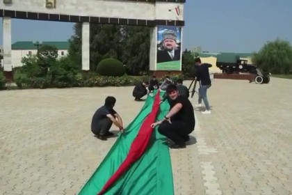 В-День-Государственного-флага-Российской-Федерации-молодежь.jpg