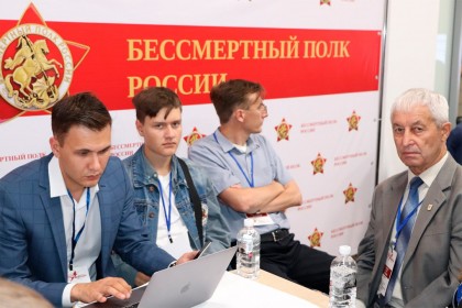 Бессмертный-полк-России-организовал-в-Хабаровске-активную-с.jpg