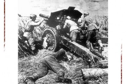 Расчёт-122-мм-орудия-М-30-213-го-гвардейского-гаубичного-а.jpg