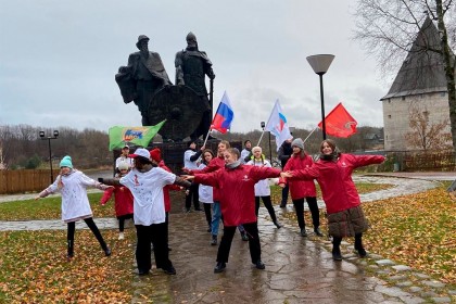 В-День-народного-единства-активисты-регионального-отделения.jpg