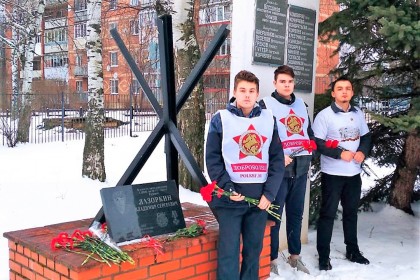 Сегодня-в-полдень-у-Вечного-огня-у-Кремлевской-стены-над.jpg