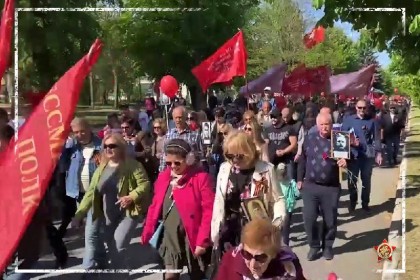 полк-впервые-проходит-Херсонской.jpg
